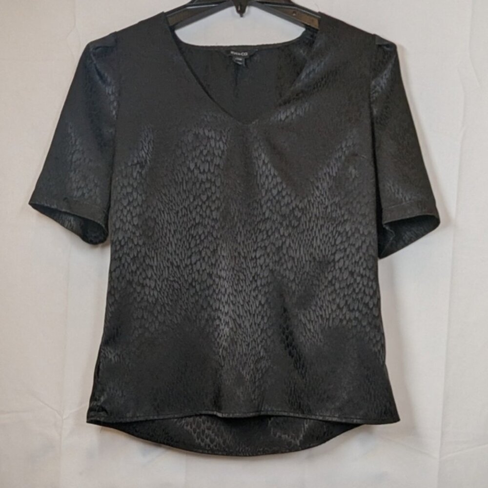 RW&CO Women Short Sleeve V-neck Feather Print Black Blouse, XS